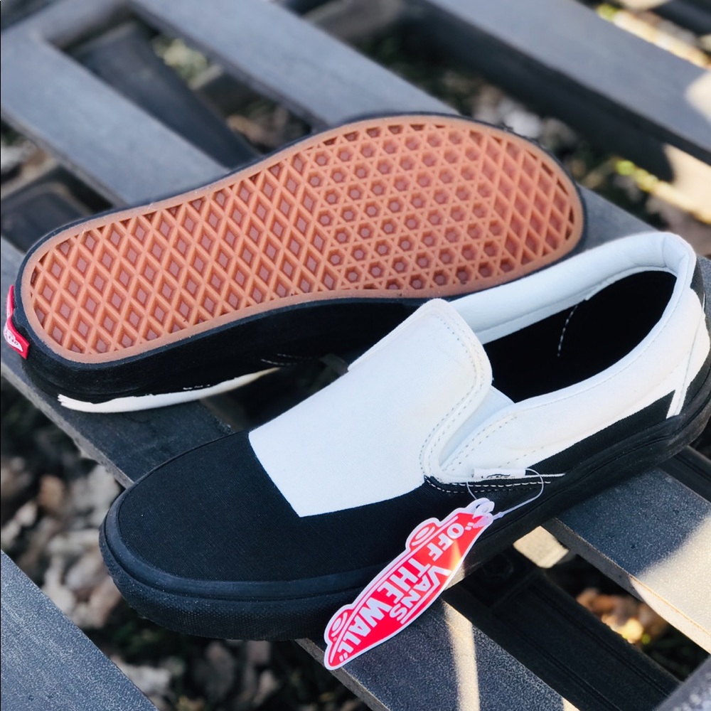NWT Vans Black Overprint White Slip On Skate Shoe - Picture 7 of 8